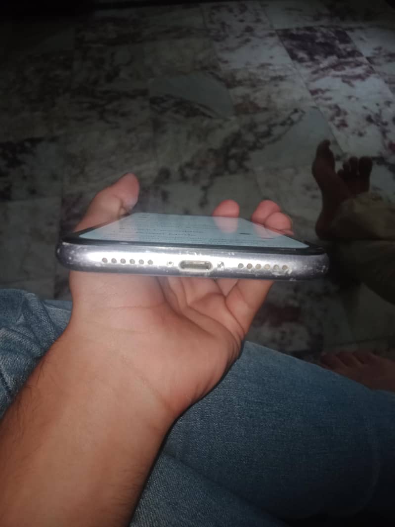 iPhone 11 3