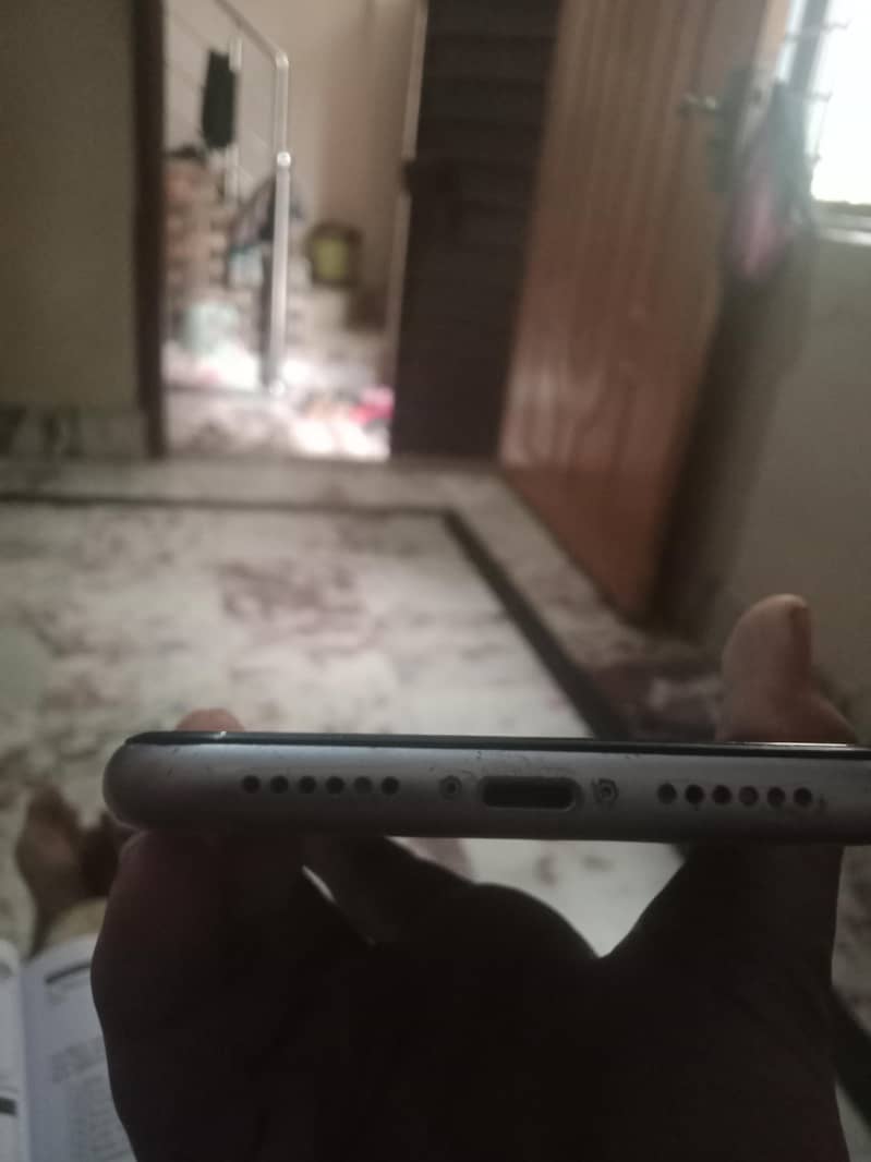 iPhone 11 4