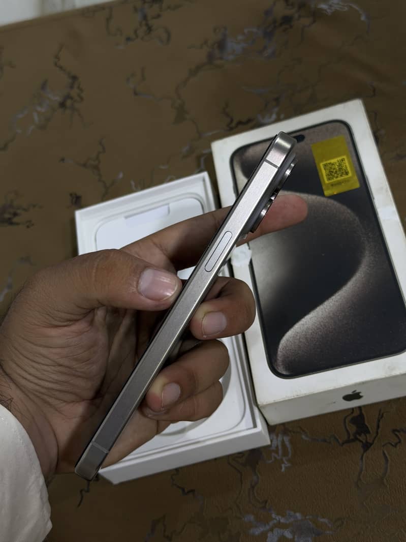 Apple iPhone 15 Pro Max 3