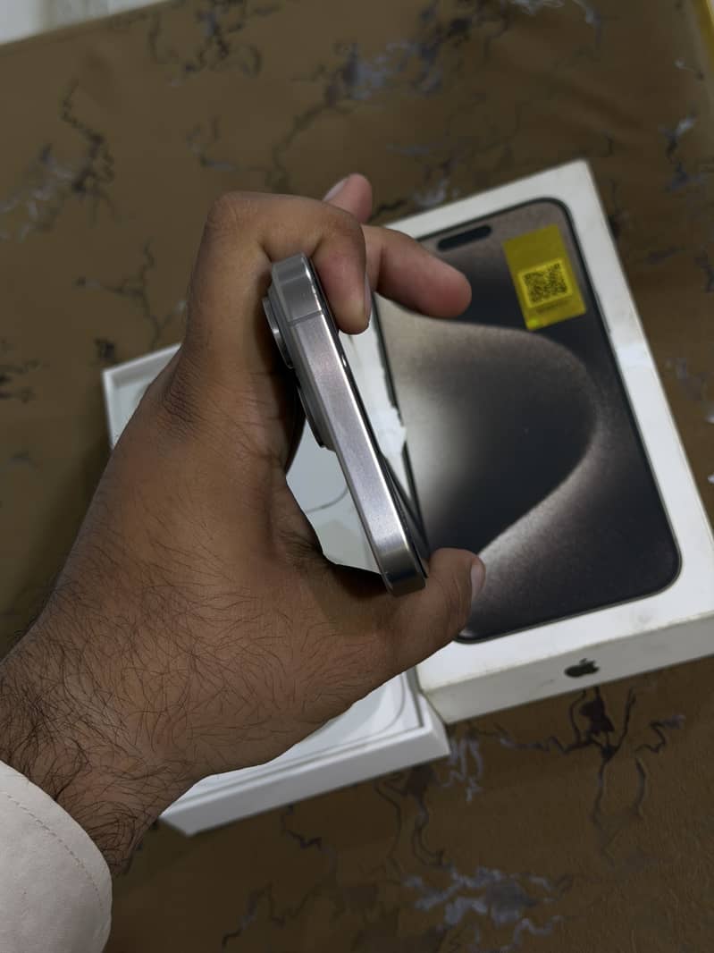 Apple iPhone 15 Pro Max 6