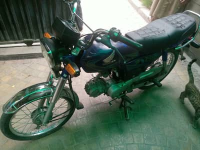 Honda 70 à blue color