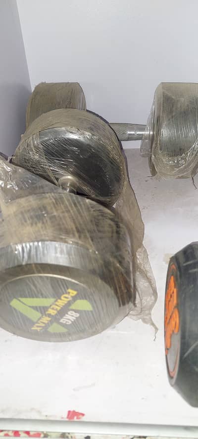 8 kg dumbell per piece.  16 kg in pair