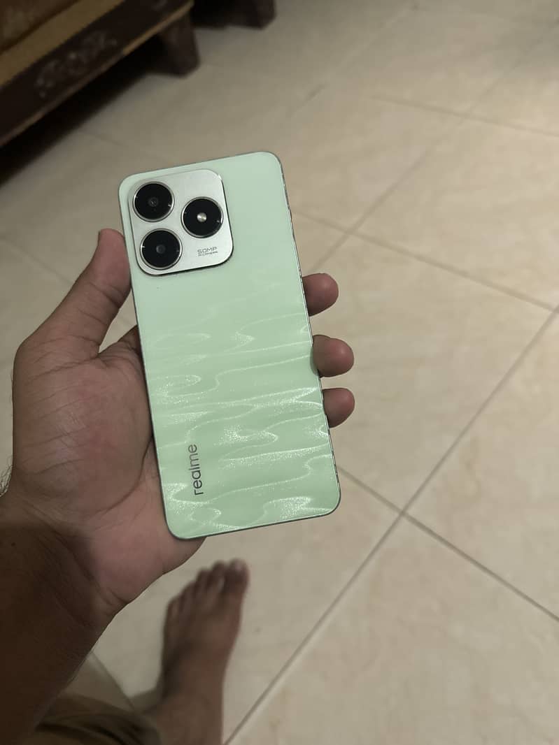 Realme C63 1