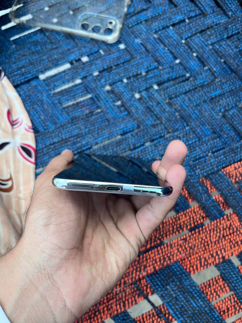 Tecno spark 40 pro plus 4
