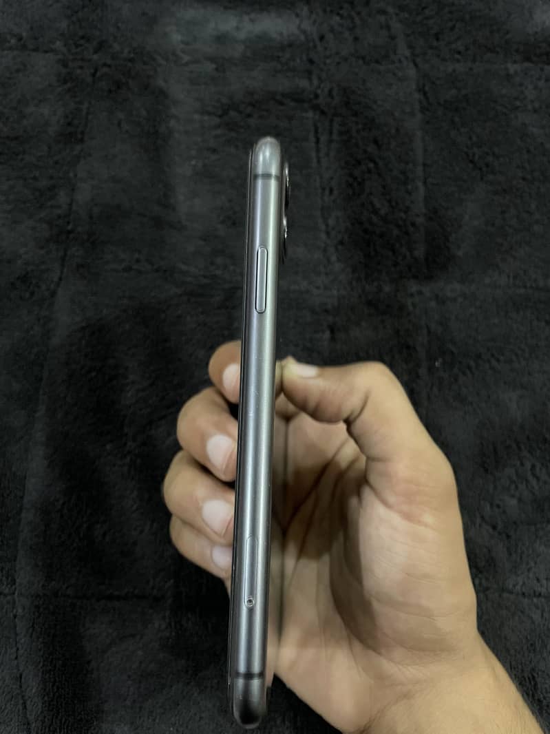 Apple iPhone 11 7
