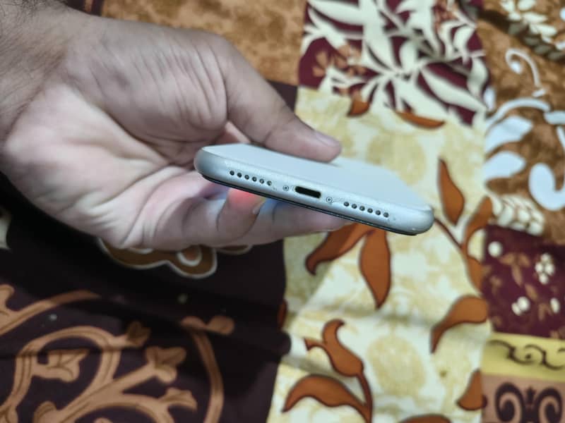 Apple iPhone 11 3