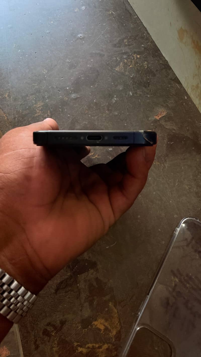 Apple iPhone 15 Pro Max 2