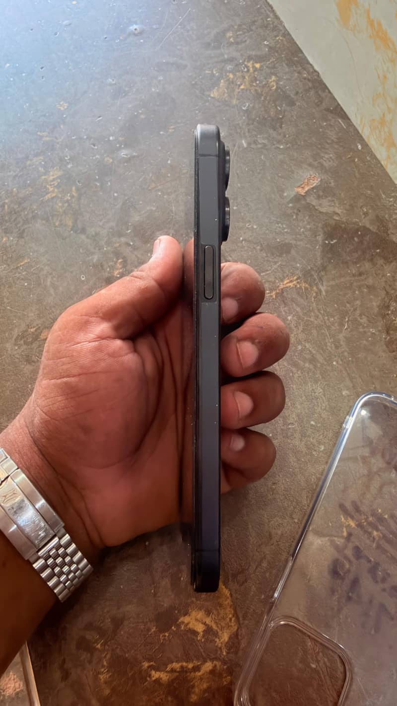 Apple iPhone 15 Pro Max 4