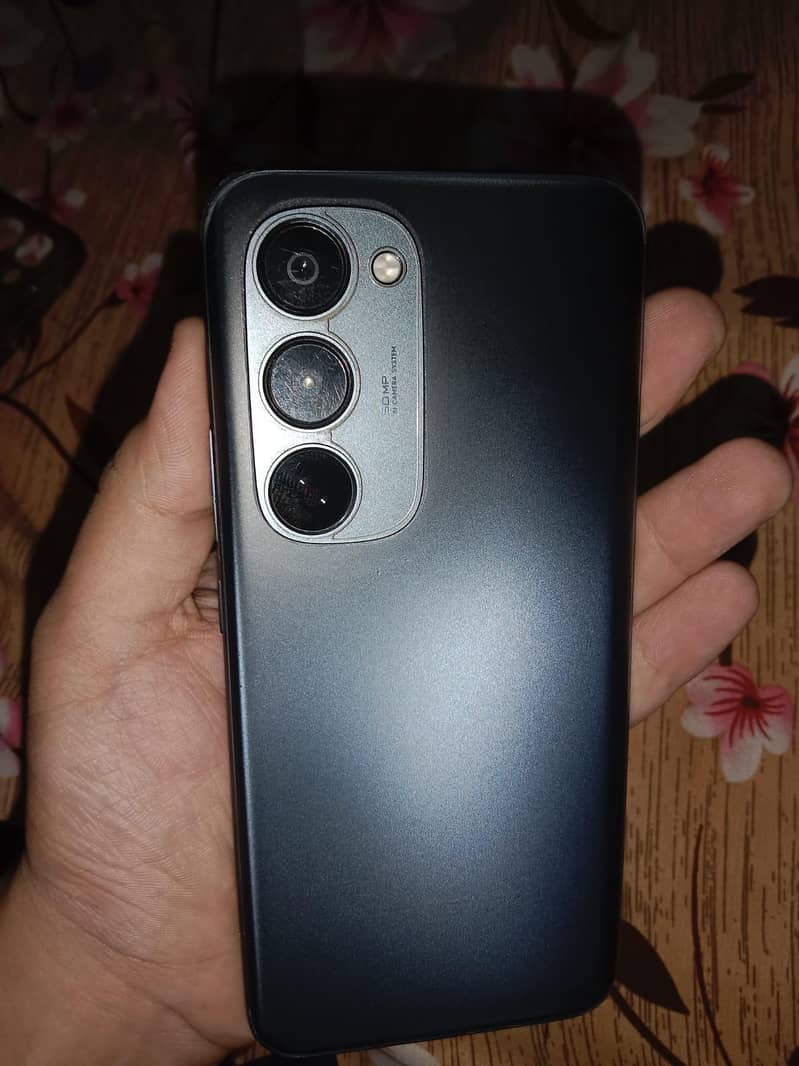 Tecno spark 40 pro plus 4