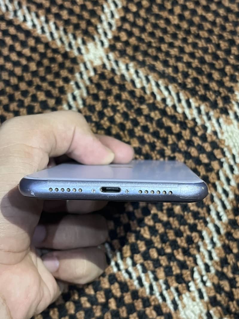 Apple iPhone 11 0