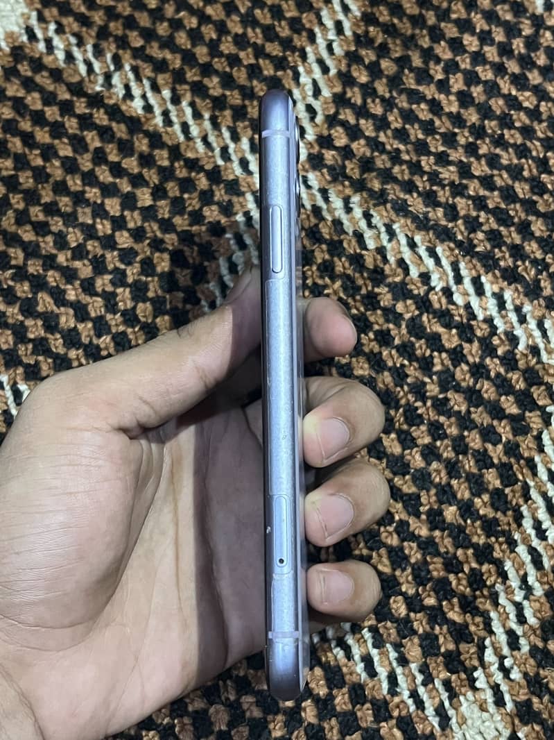 Apple iPhone 11 3