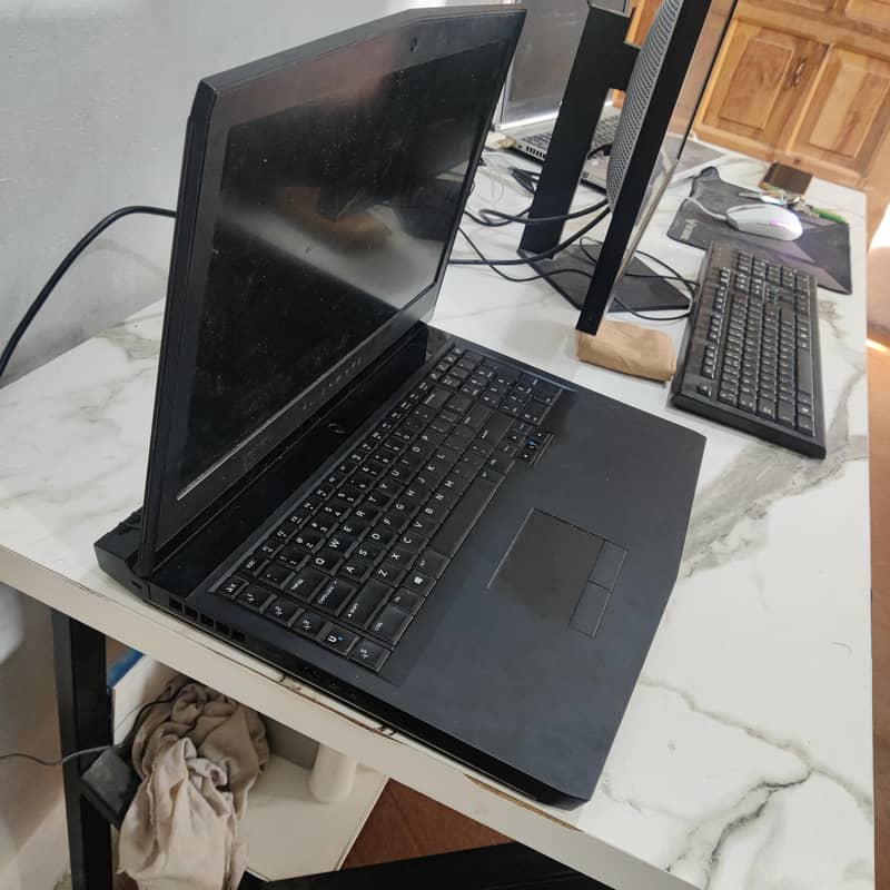 Alienware 17 r5 Display Working 0