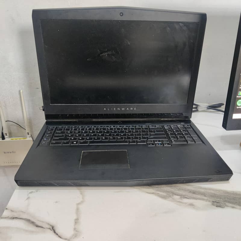 Alienware 17 r5 Display Working 1