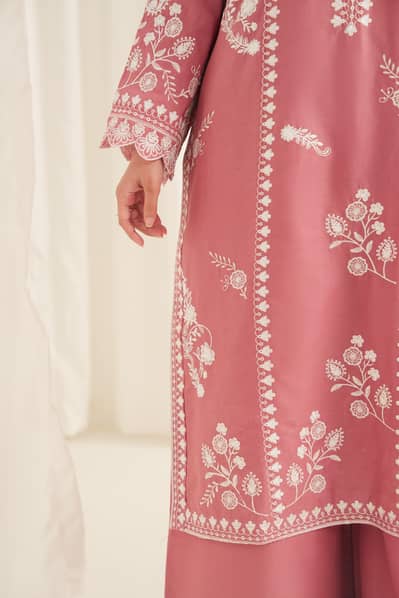 required staff for clothing brand packing and maintained store