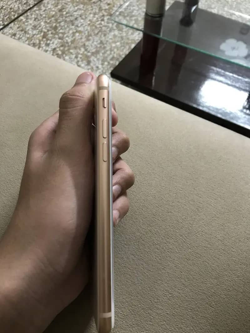 Apple iPhone 8 3
