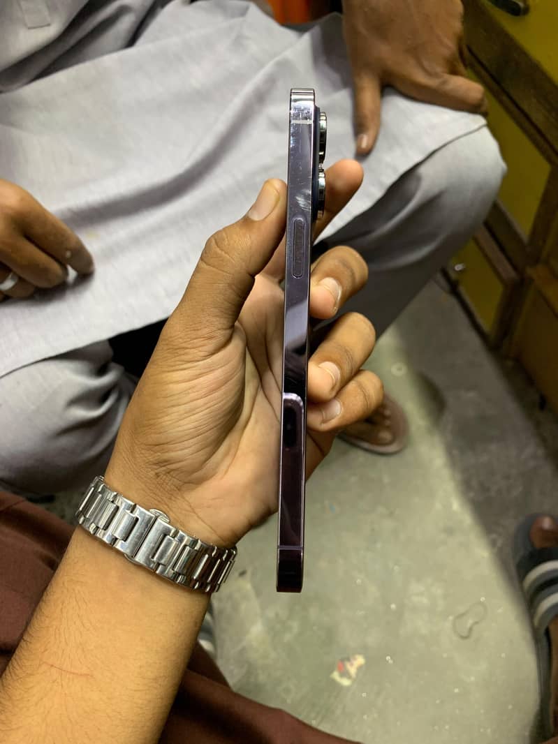 Apple iPhone 14 Pro Max 0