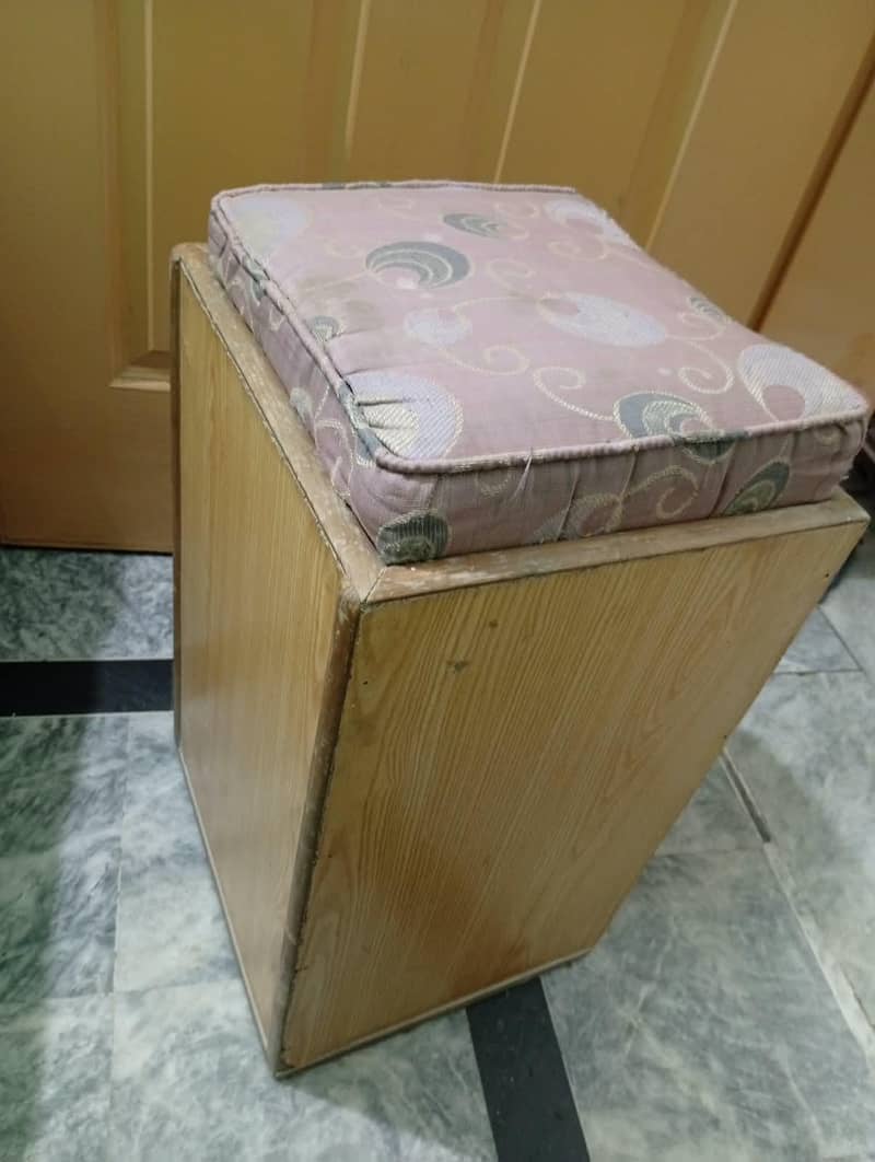 2 stools 1