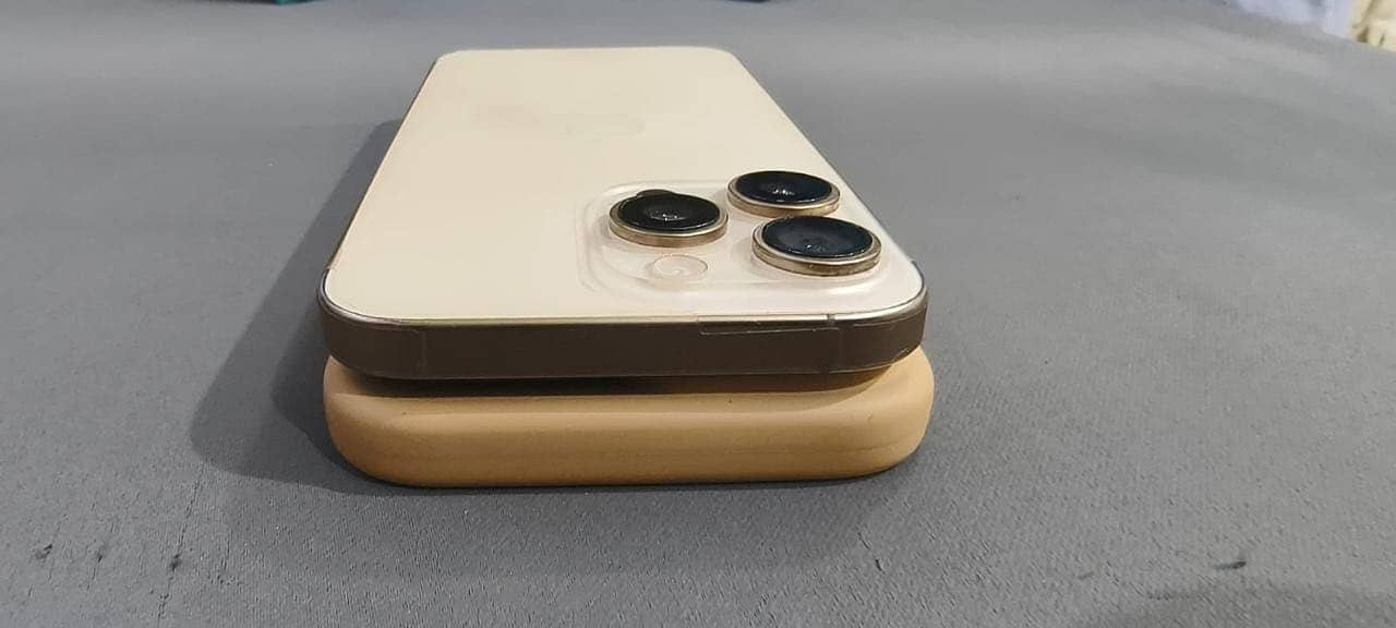Apple iPhone 16 Pro Max 2