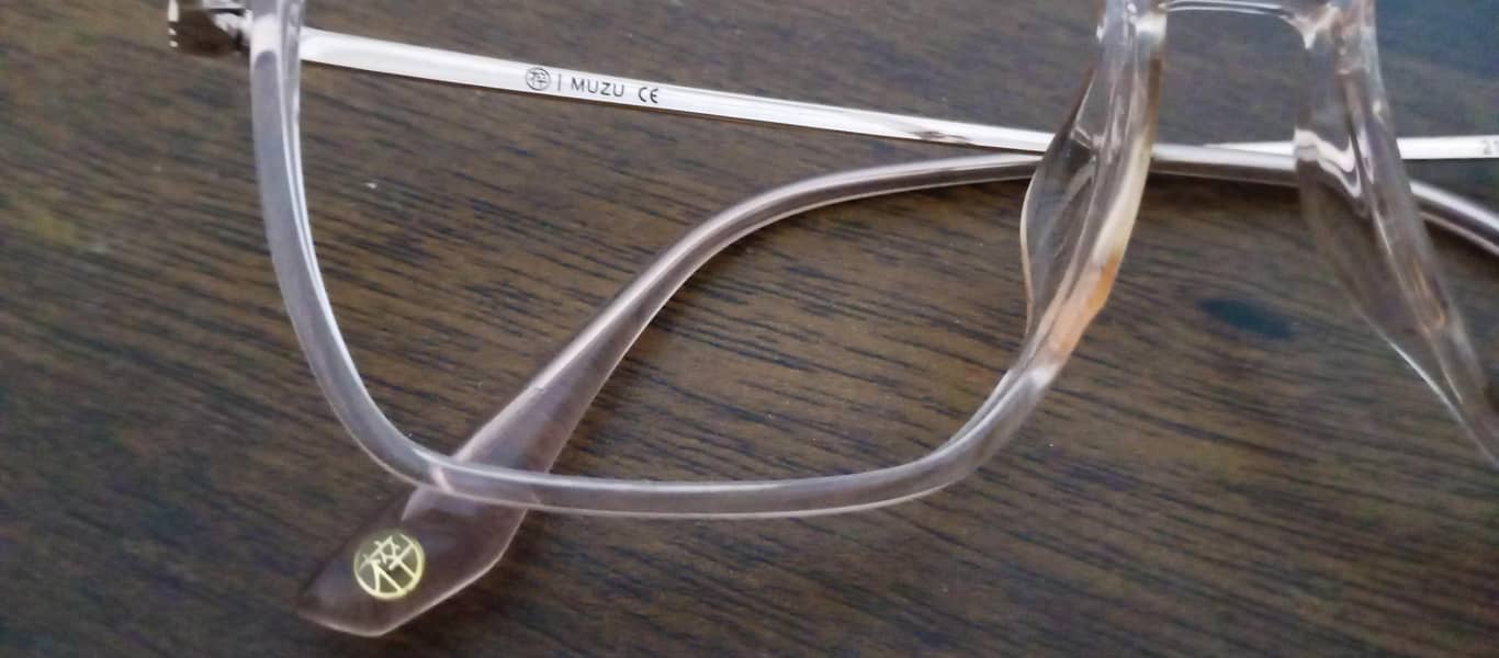 plastic frame 1