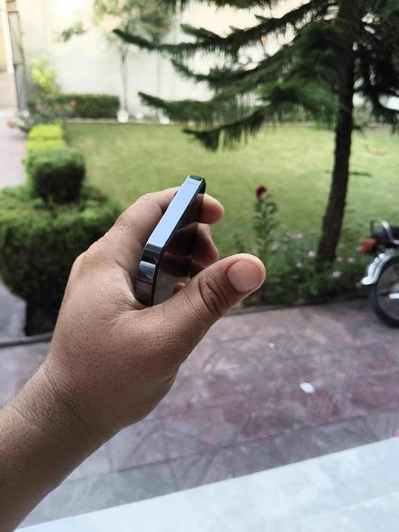 Apple iPhone 13 Pro 3