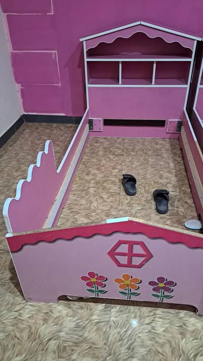 2 baby kitty bed sold slightly used just like pic