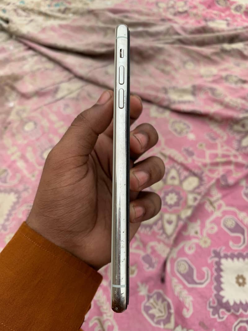 Apple iPhone 11 Pro Max 2