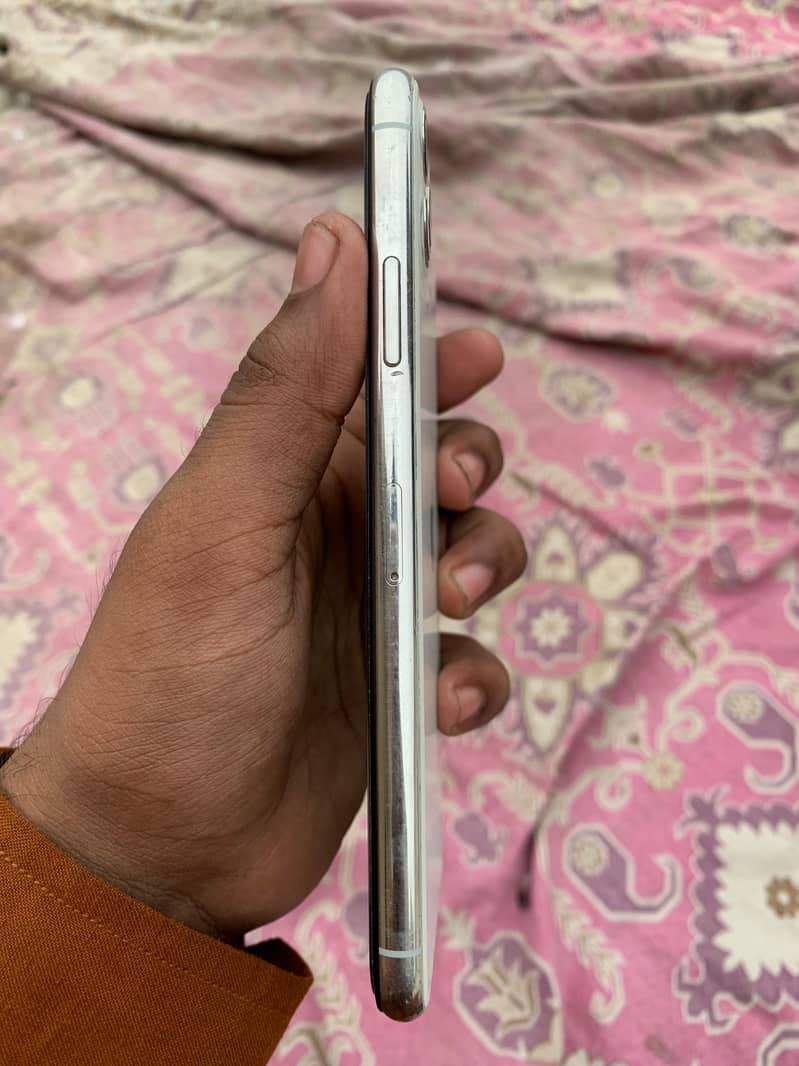 Apple iPhone 11 Pro Max 3