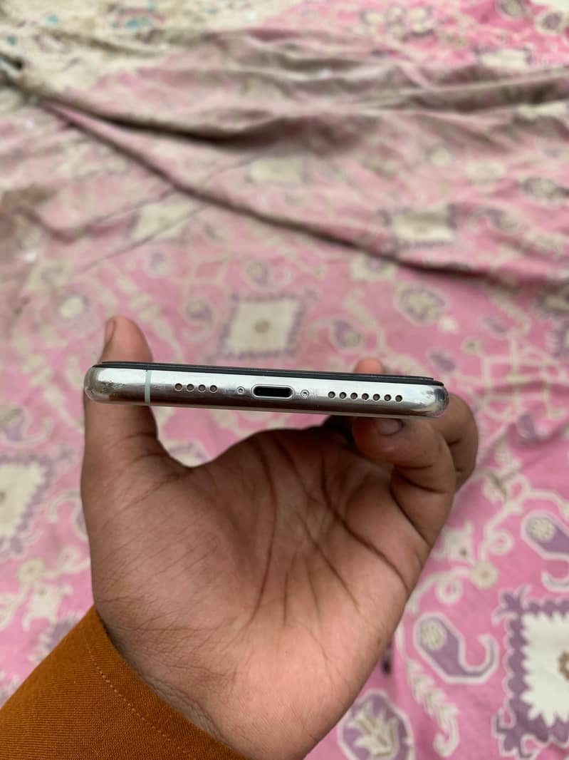 Apple iPhone 11 Pro Max 4