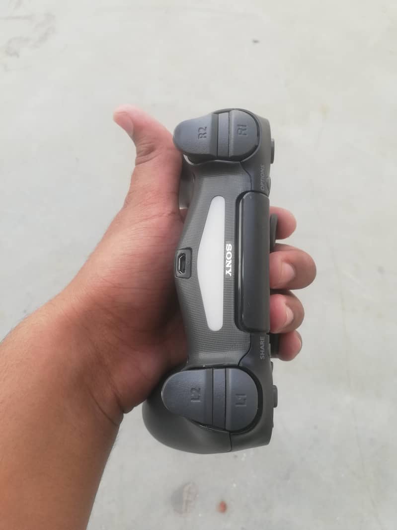 PS4 Controller 1
