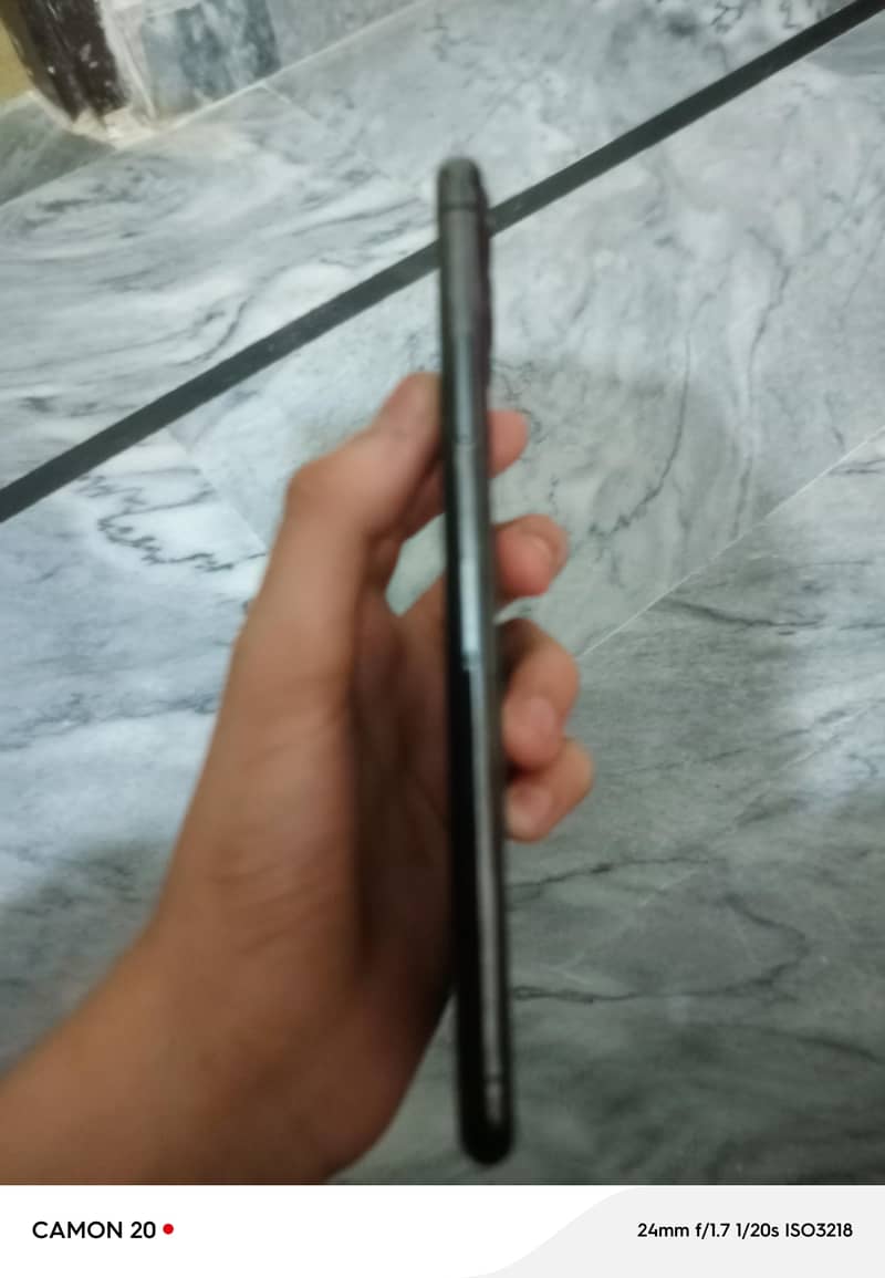Apple iPhone 11 Pro Max 4