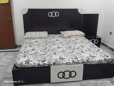 Bed with 2 side tables and Dressing