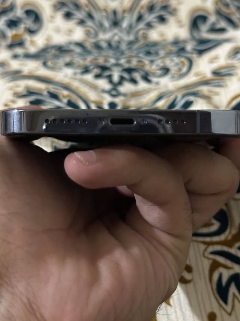 Apple iPhone 13 Pro Max 4