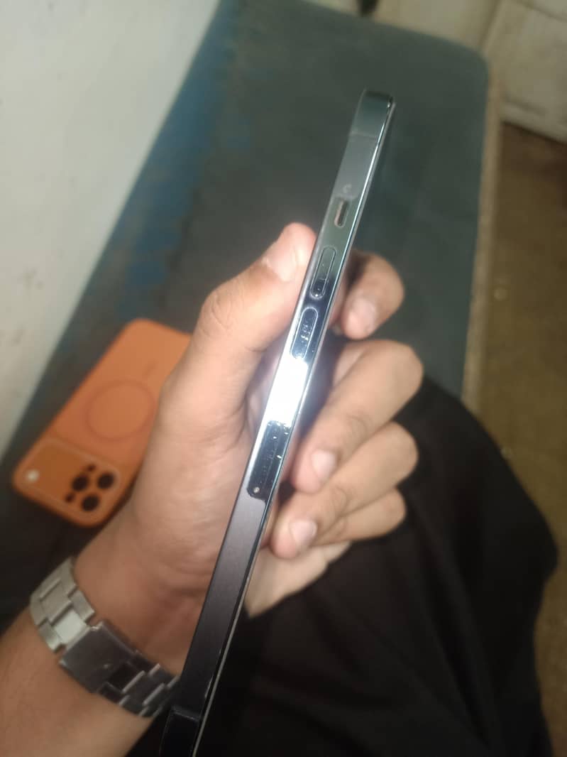 Apple iPhone 12 Pro Max 3
