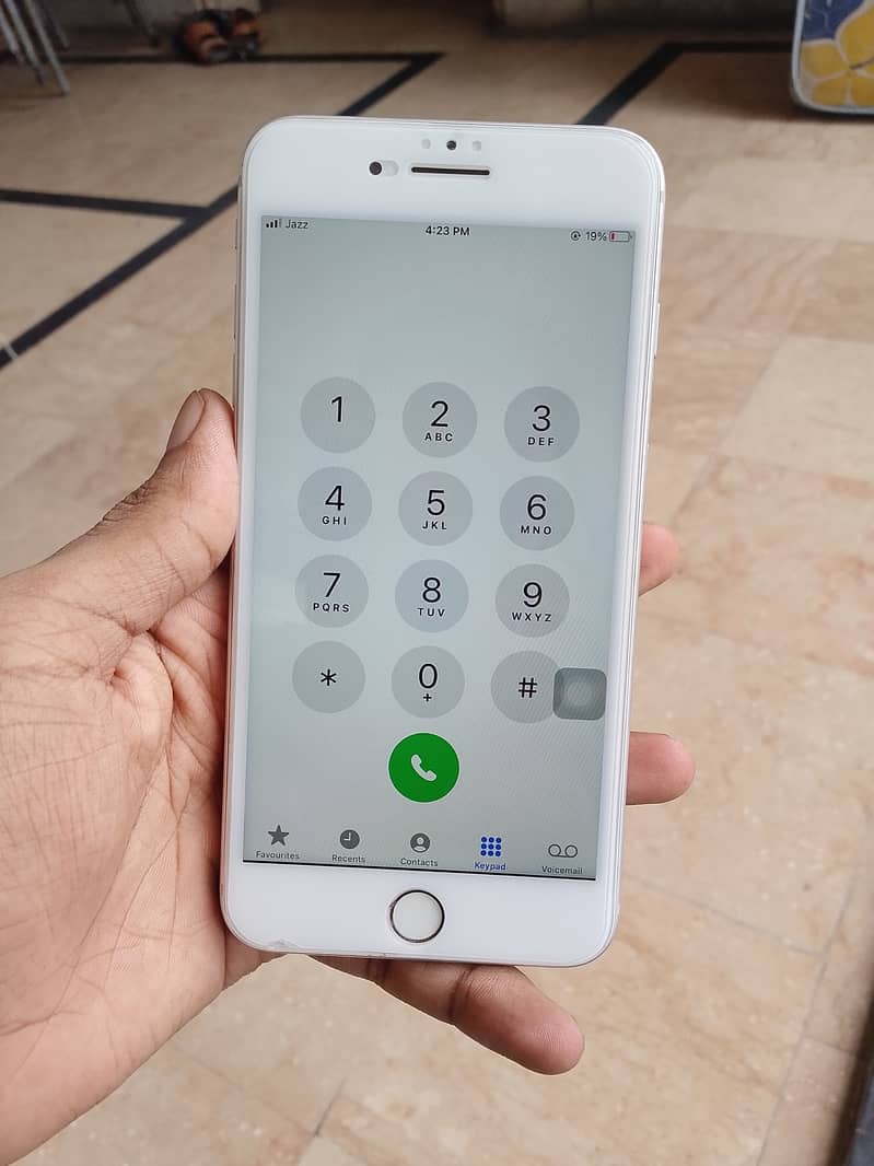 Apple iPhone 8 Plus 1