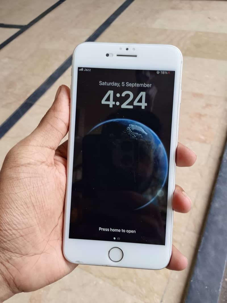 Apple iPhone 8 Plus 3
