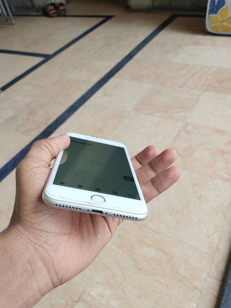 Apple iPhone 8 Plus 4