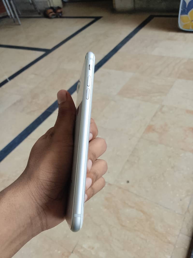 Apple iPhone 8 Plus 5