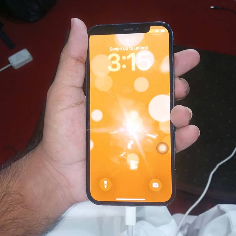 Apple iPhone 12 4