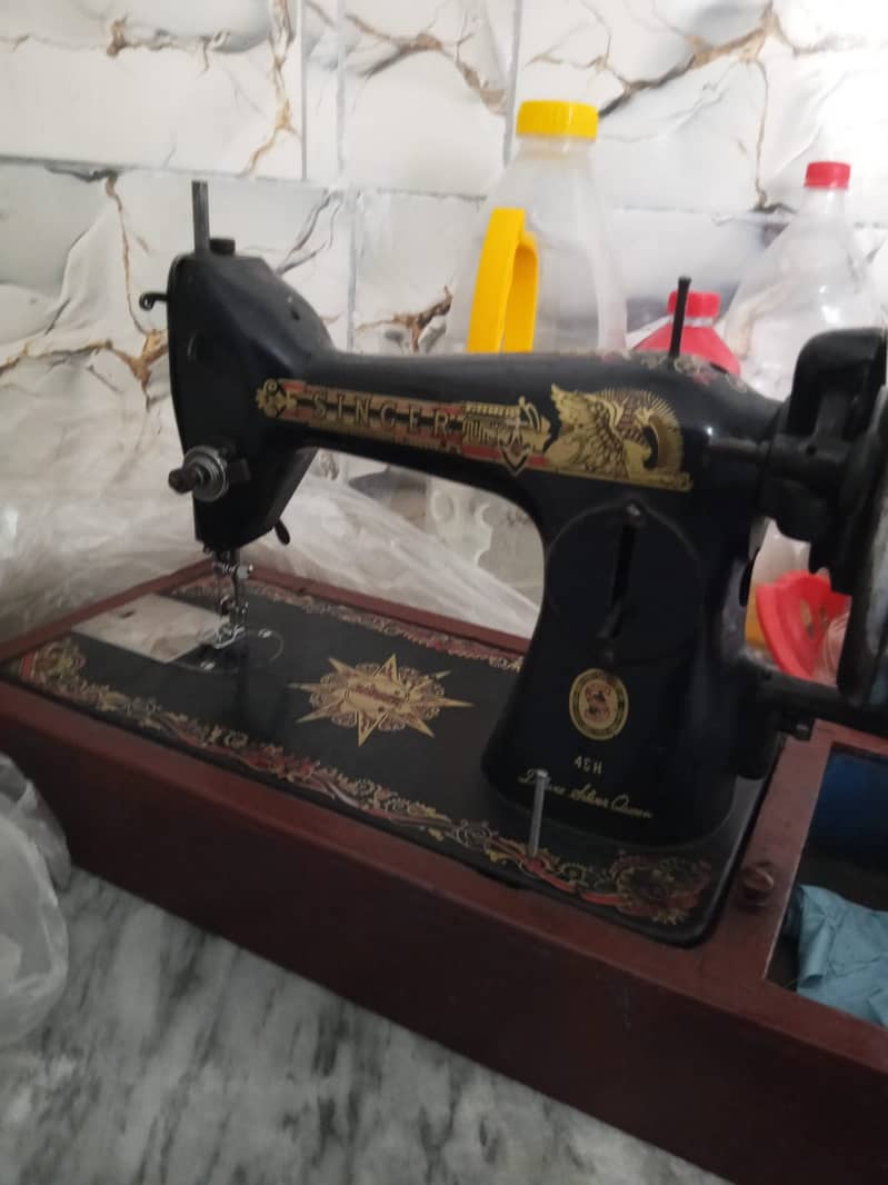 Singer Sewing Machine 1
