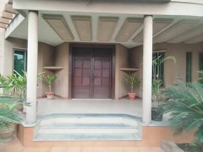 2 KANAL OWNER BUILD HOUSE OLD BUT SOLID STRUCTURE