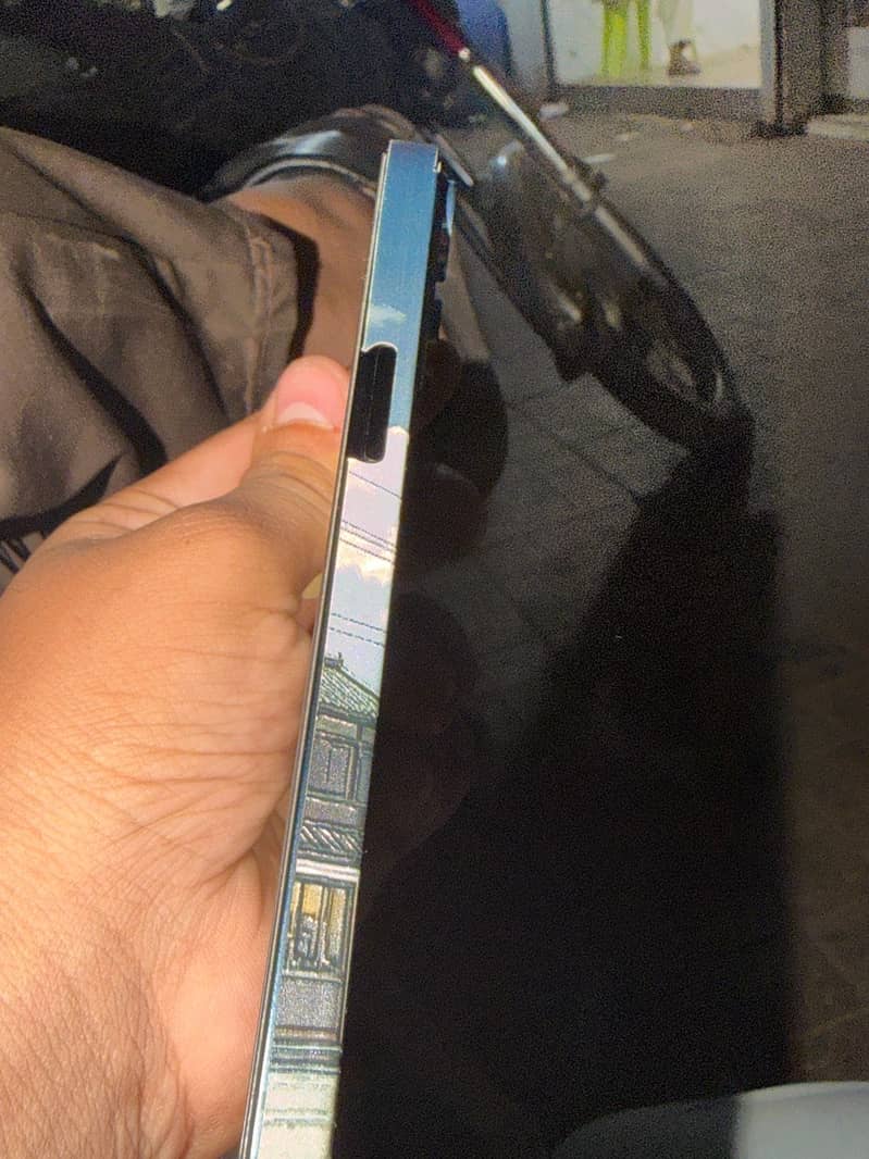Apple iPhone 13 4