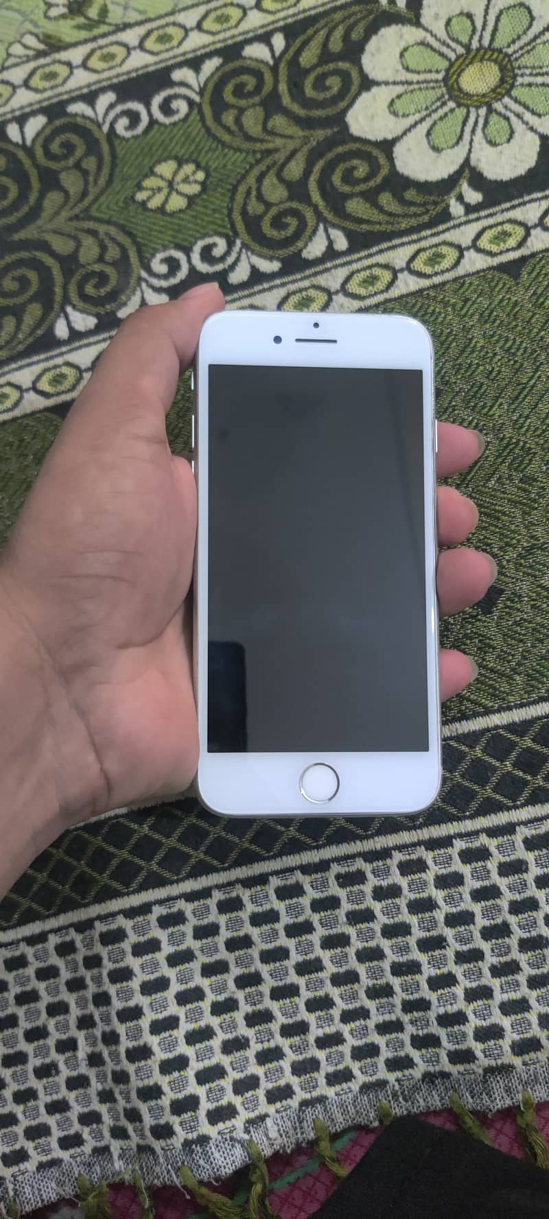 Apple iPhone 8 1