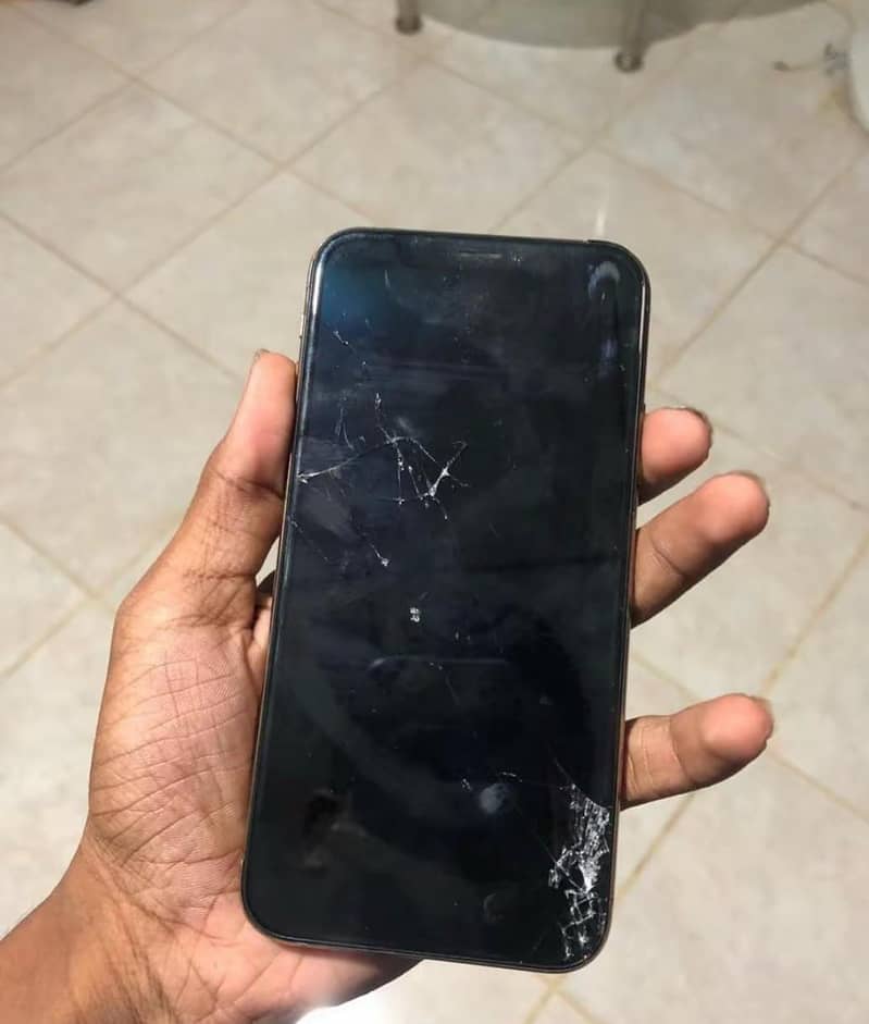 Apple iPhone XS 1