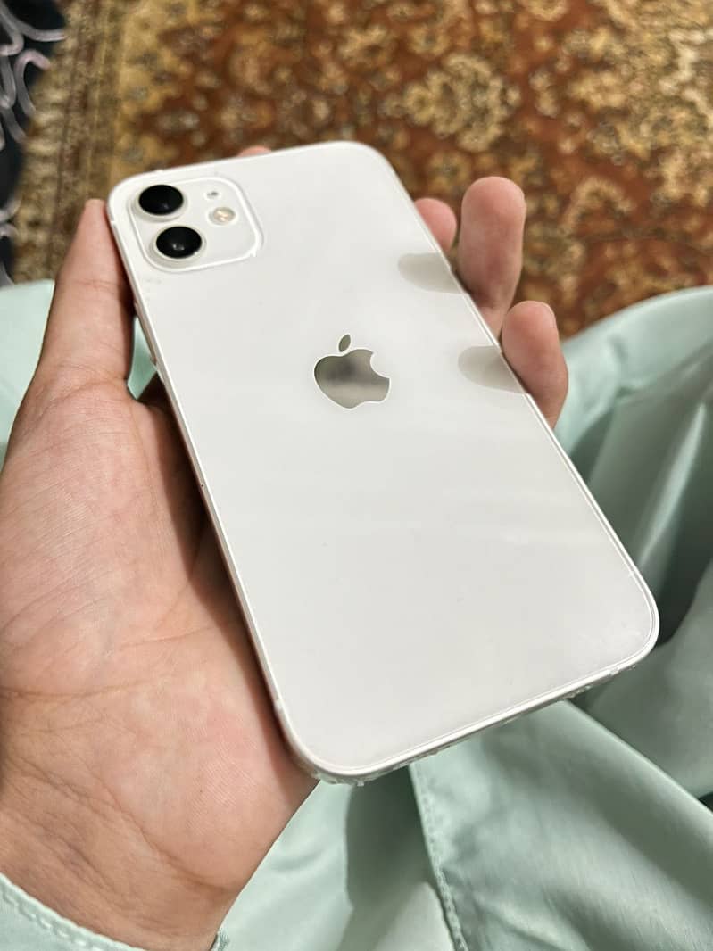 Apple iPhone 12 4