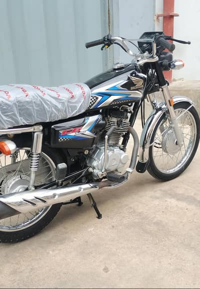 Honda CG-125. . . {2025} Karachi Number. . . . . 0303/0255582