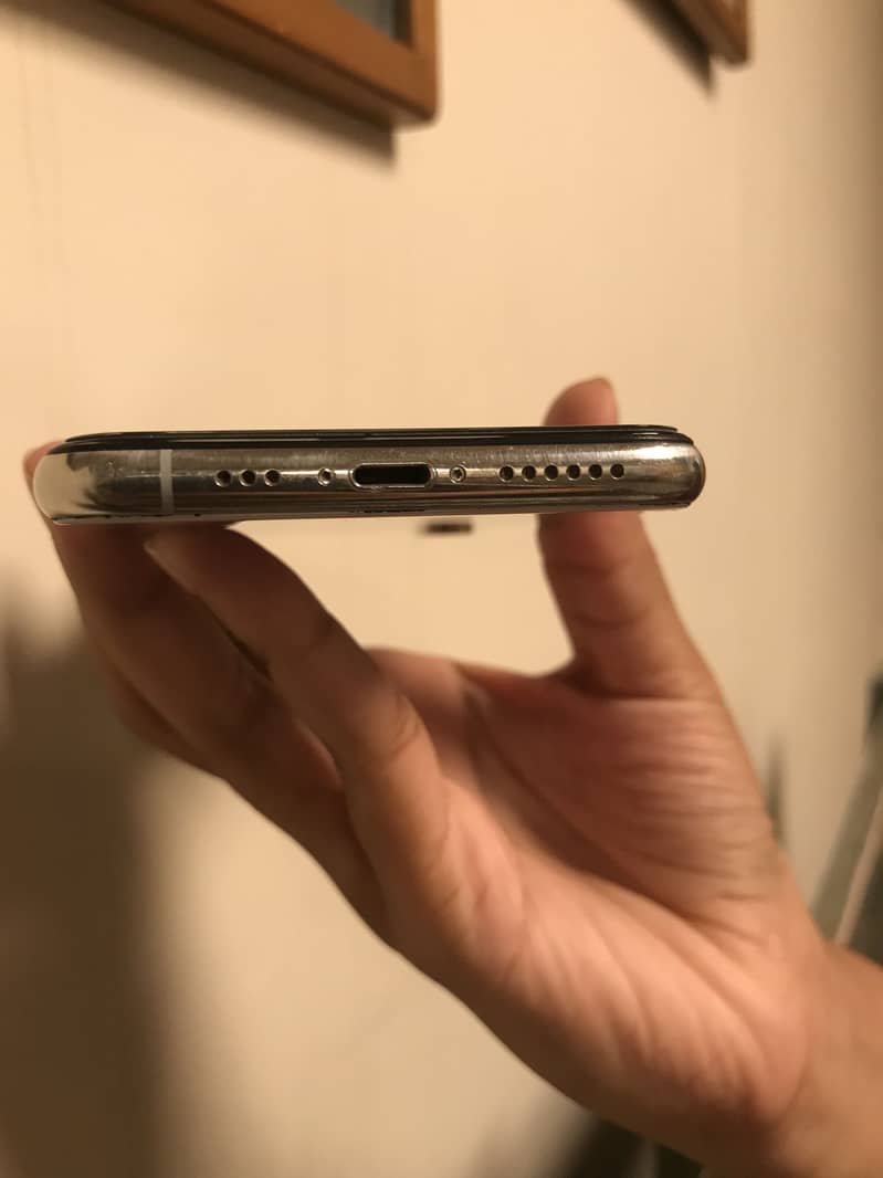 Apple iPhone XS 5