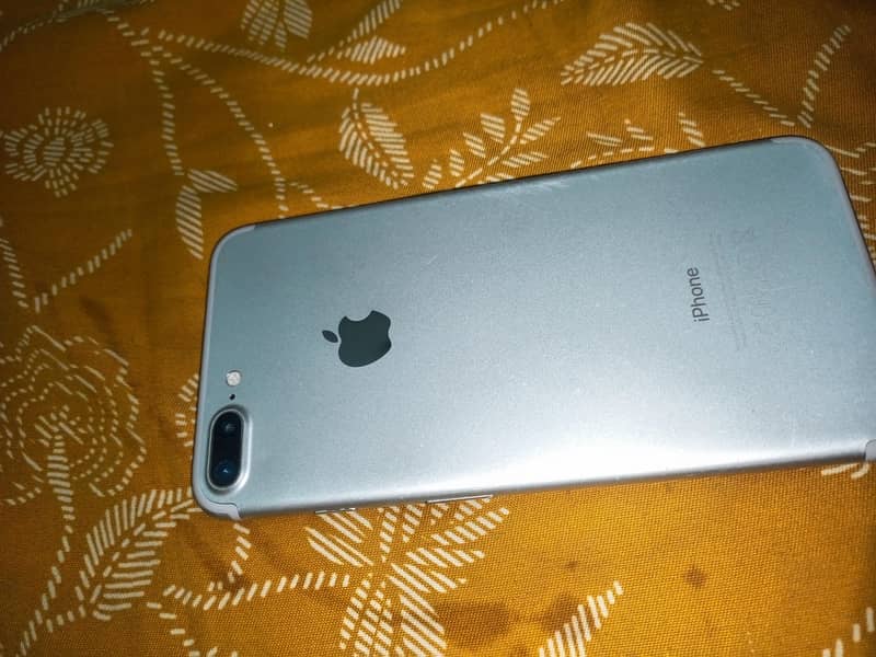 Apple iPhone 7 Plus 1