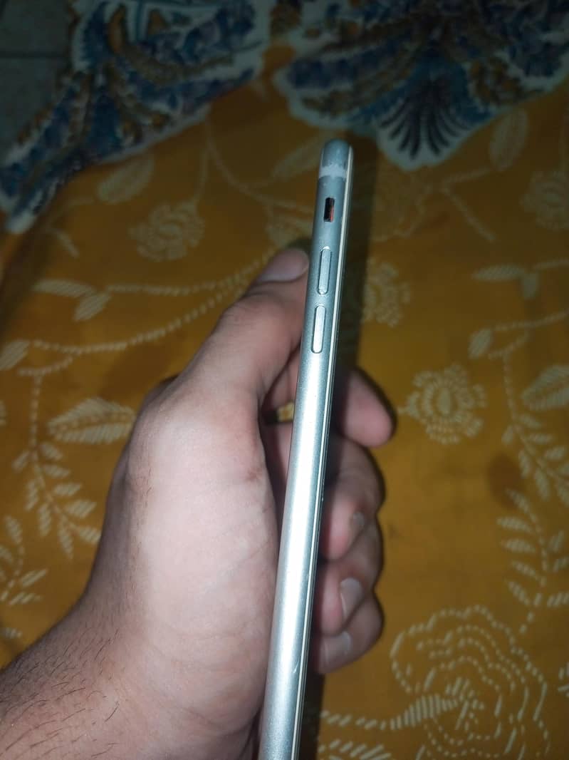 Apple iPhone 7 Plus 4