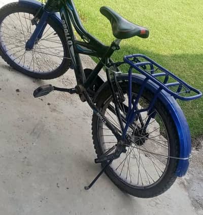 A bicycle for sale in Good condition
