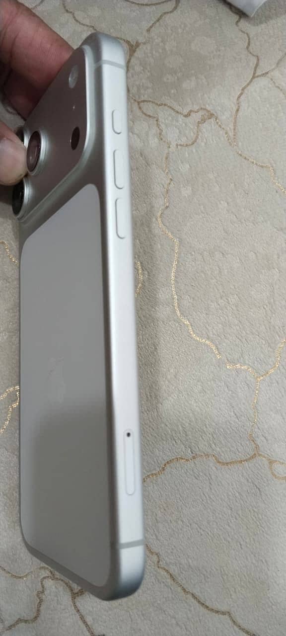 Apple iPhone 17 Pro Max 2